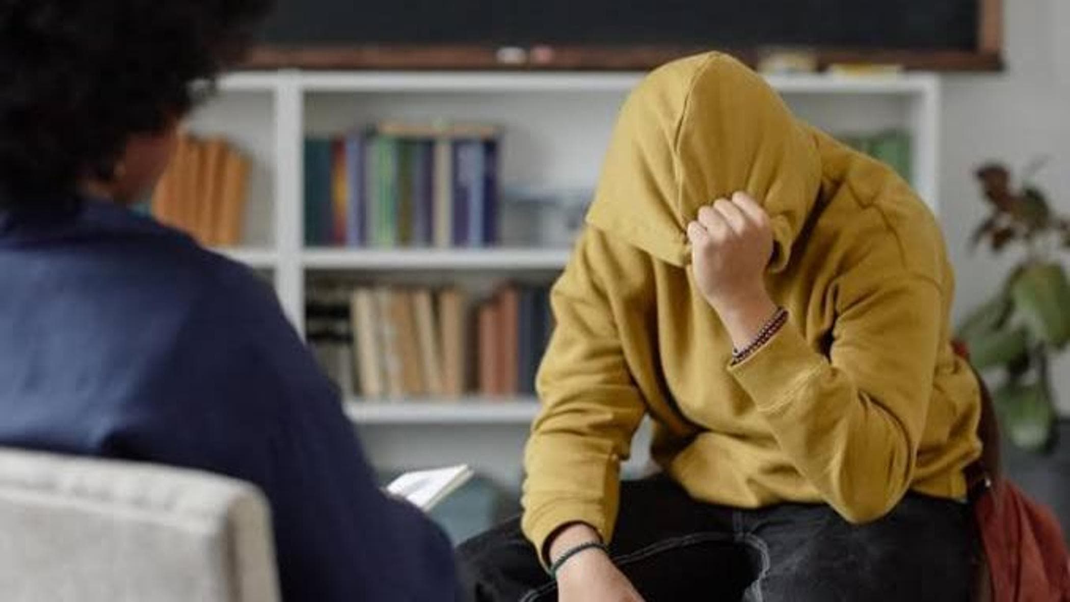 Salute mentale, 7 giovani su 10 con disagi psichici: detenuti, obesi e chi vive nell’incubo di Gaza
