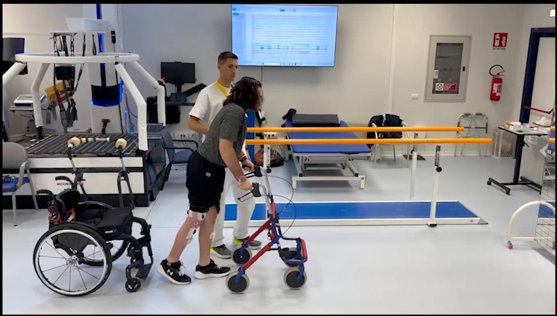 Quattro giovani con lesione midollare completa riprendono a camminare grazie al trunk-mediated control